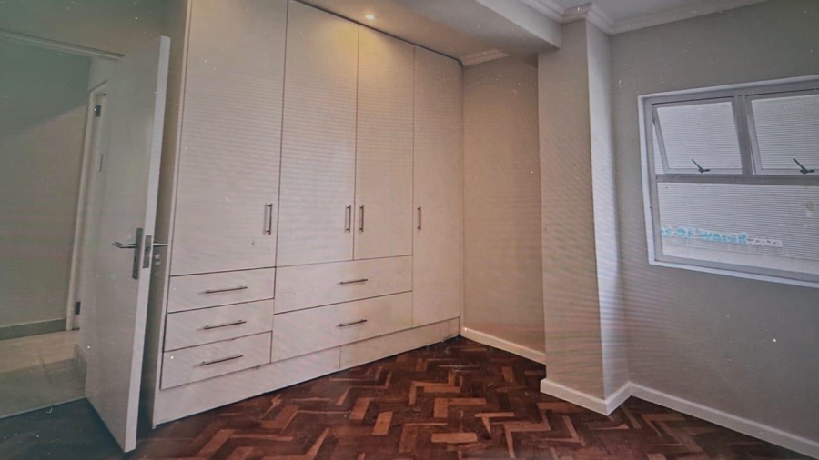 2 Bedroom Property for Sale in Sea Point Western Cape